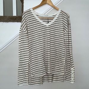 🆕 MODODOC • Striped L/S V-Neck